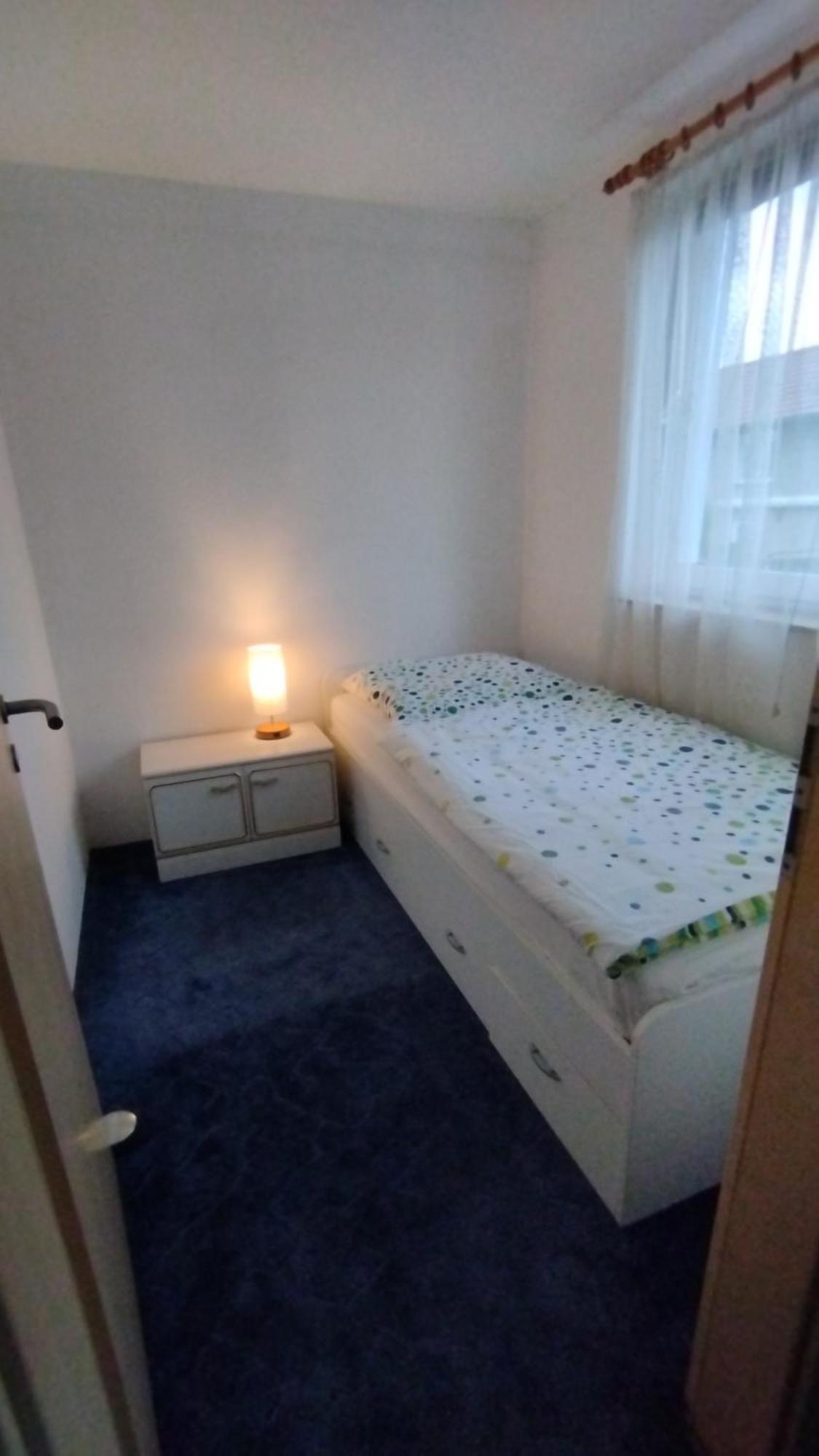 Gaestehaus Mit 3 Separaten Schlafbereichen, Terrasse Und Carport Velten