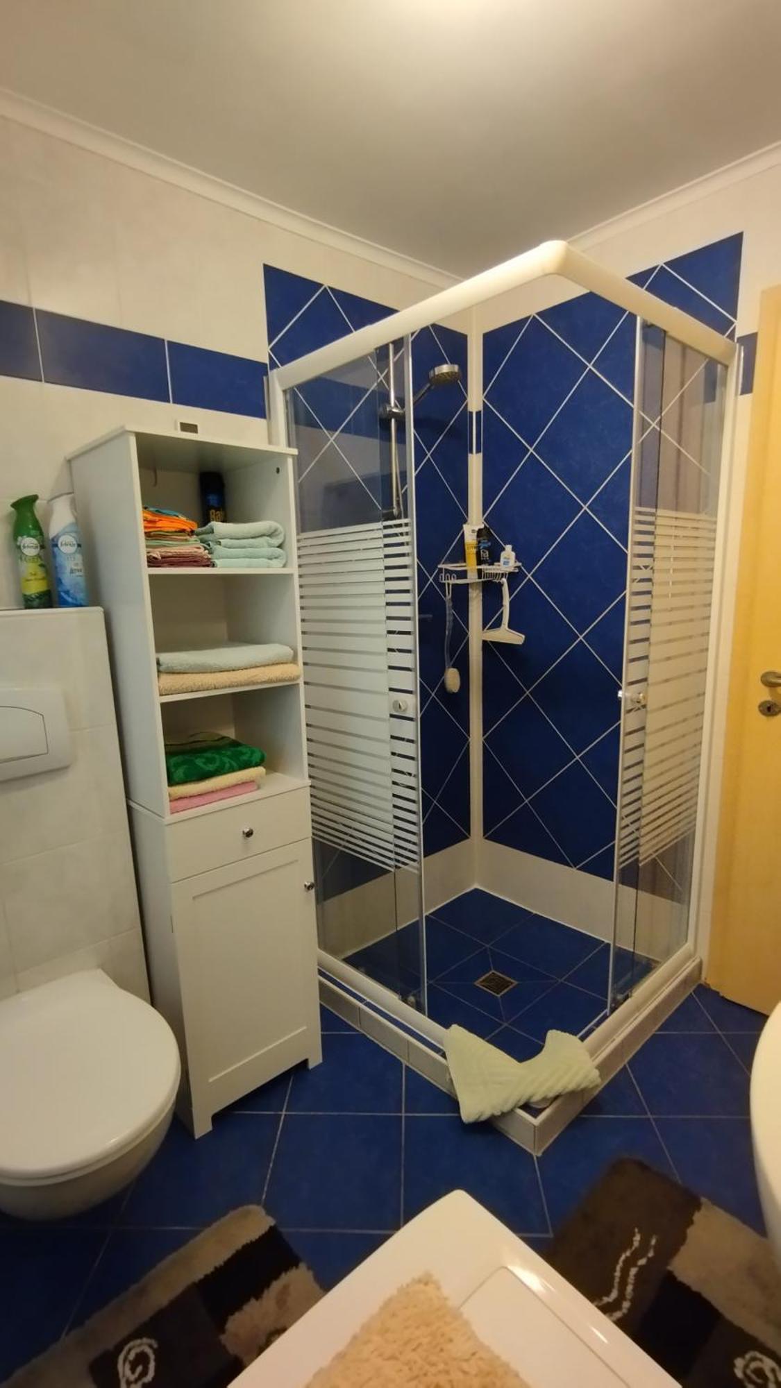 Gaestehaus Mit 3 Separaten Schlafbereichen, Terrasse Und Carport *