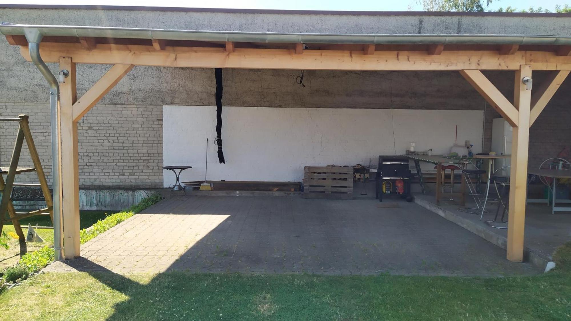 Gaestehaus Mit 3 Separaten Schlafbereichen, Terrasse Und Carport Velten