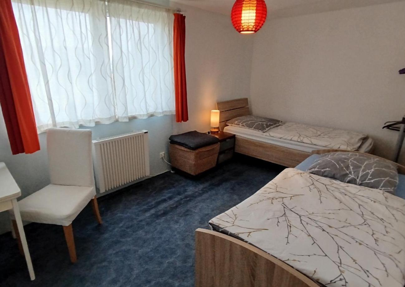 Gaestehaus Mit 3 Separaten Schlafbereichen, Terrasse Und Carport Holiday home *